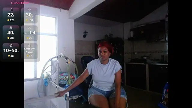 Snapshot of moree_Queen chatting on October 15, 10:23 pm moree Queen online show from October 15, 10:23 pm