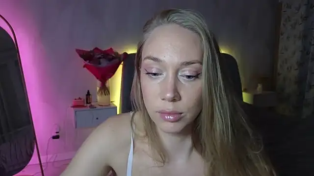 Snapshot of Engel_13 chatting on October 22, 3:39 pm Engel 13 online show from October 22, 3:39 pm