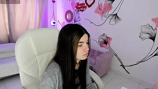 Isabela Fiorelli online show from February 21, 1:23 pm