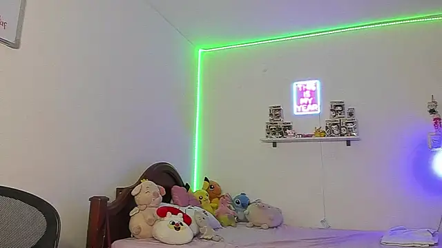 Annaa Brooks online show from April 5, 11:37 pm