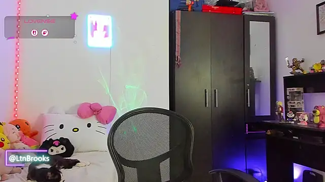 Annaa Brooks online show from November 2, 12:47 am