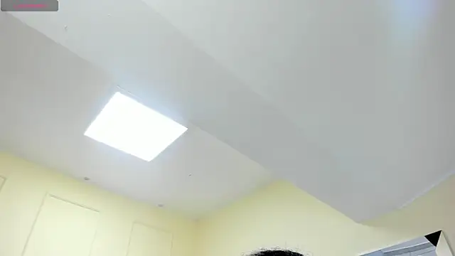 MELINAMARTINS online show from December 3, 7:49 pm