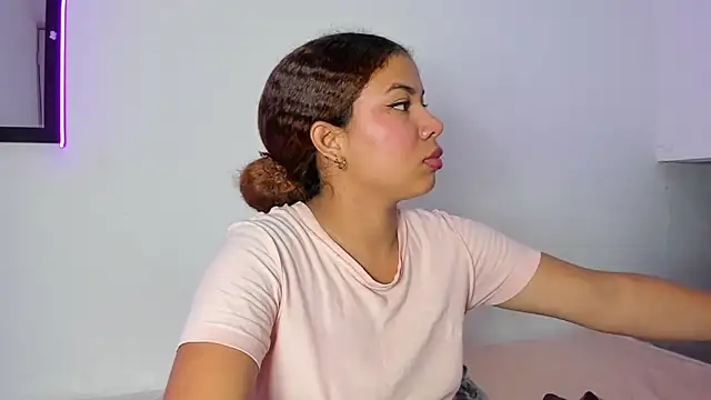 MELINAMARTINS online show from May 30, 10:49 pm