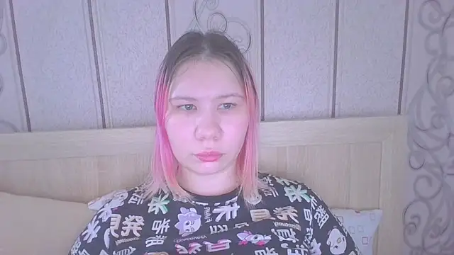 Snapshot of Little_kitsune1707 chatting on September 17, 6:33 am Little kitsune1707 online show from September 17, 6:33 am