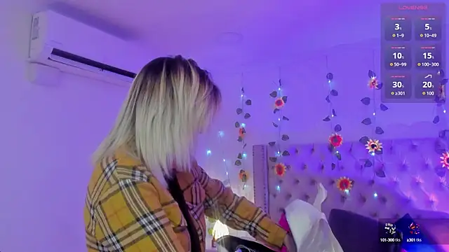 CandieGilson   online show from October 1, 11:37 am