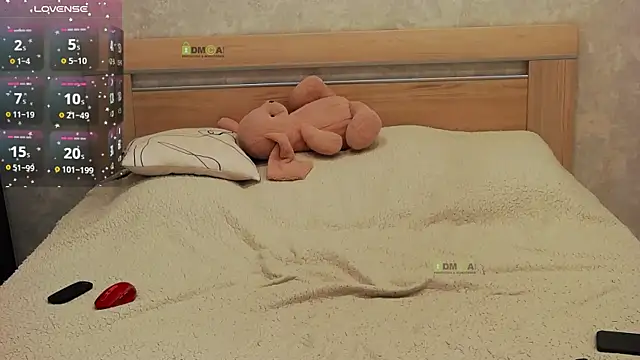 Rae Lindy online show from November 26, 3:40 am