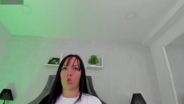 EmiliaRose  online show from November 29, 9:30 pm