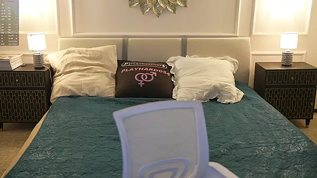 Layla Sweet  online show from December 15, 7:41 pm