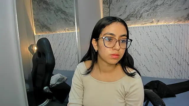 lucelly 15 online show from December 3, 11:45 am