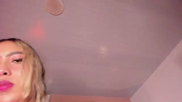 Snapshot of SofiaBennett_ chatting on September 25, 12:15 pm SofiaBennett online show from September 25, 12:15 pm