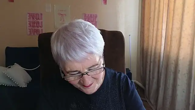 Sandra Snowflake online show from May 28, 8:01 am