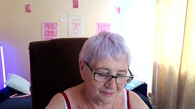 Sandra Snowflake online show from July 3, 1:17 pm