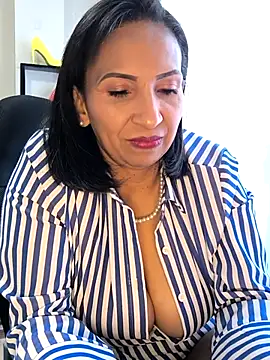 Mrsvictoriaaa online show from April 15, 7:47 pm