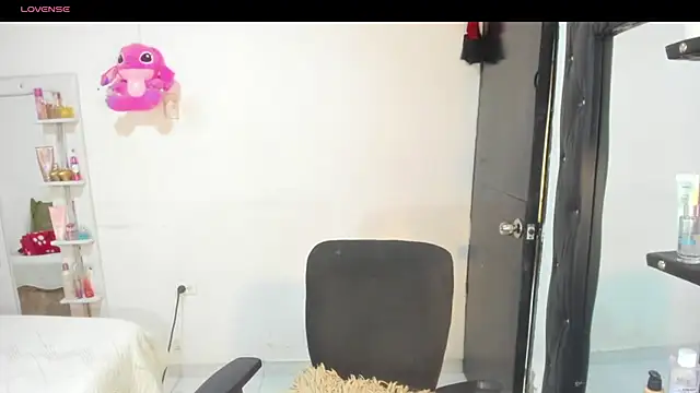 Snapshot of Ladyy_Sweet22 chatting on October 2, 2:44 pm Ladyy Sweet22 online show from October 2, 2:44 pm