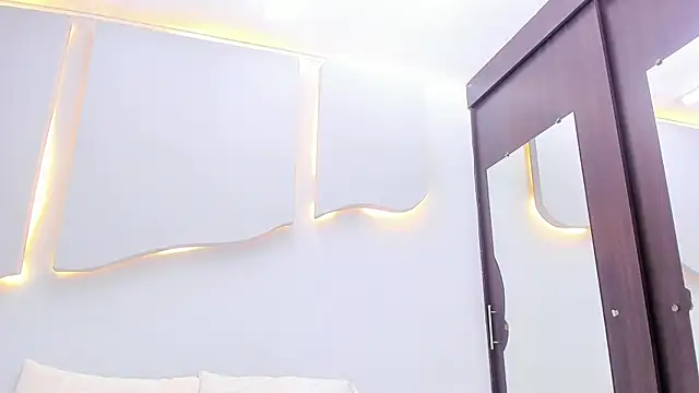 EmilyDiaaz online show from April 13, 12:39 pm