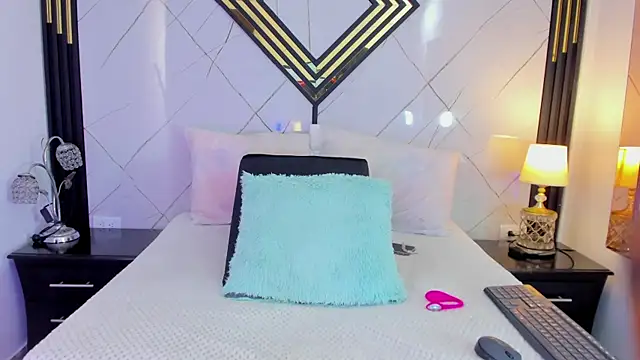 EmilyDiaaz online show from October 24, 12:23 pm