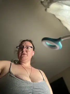 HTXBELLE online show from April 17, 9:17 pm