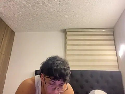 DesireLuxe online show from April 18, 7:33 am