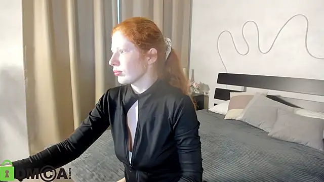 Sandra Wi1son online show from October 6, 1:33 am