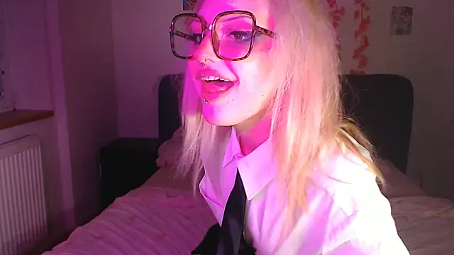 KimiSakura online show from April 14, 9:37 pm