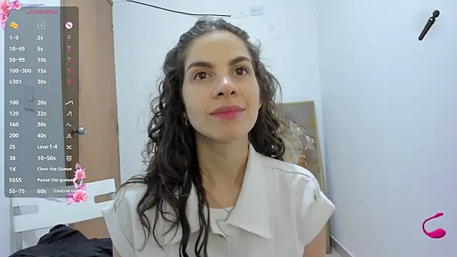 jessyegoldenn online show from February 15, 9:25 pm