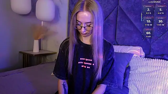 VictoriaLights online show from February 13, 6:26 am