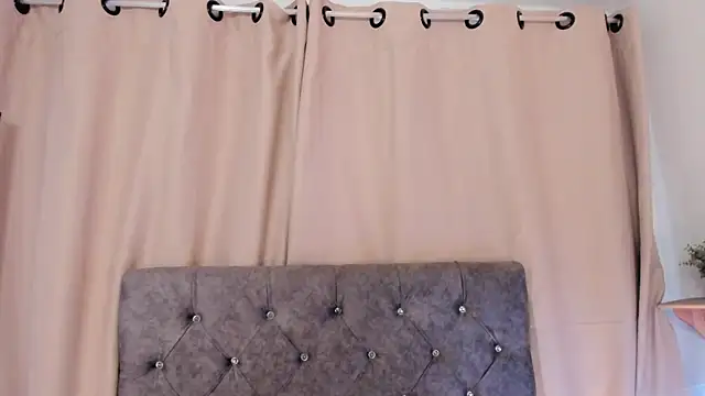 DaphneGlas online show from December 22, 12:41 pm