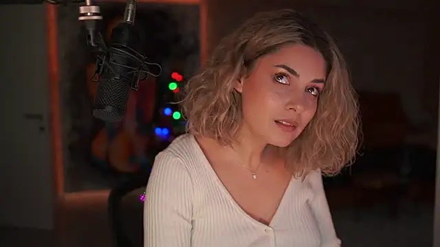  Allie  online show from December 14, 1:17 pm