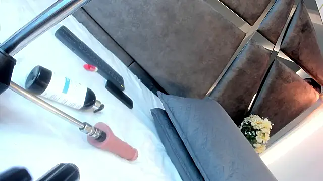 Samaantha-beckham online show from March 6, 11:11 pm