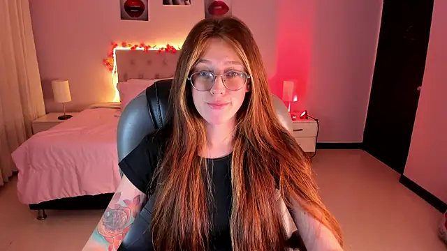 Emily Warren  online show from April 6, 9:05 pm