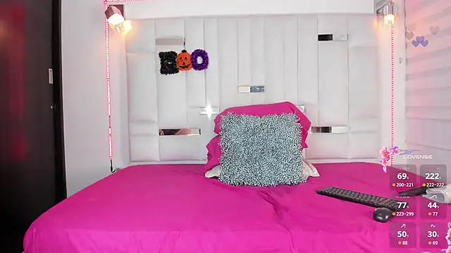 LunaaSweett online show from October 22, 8:36 pm