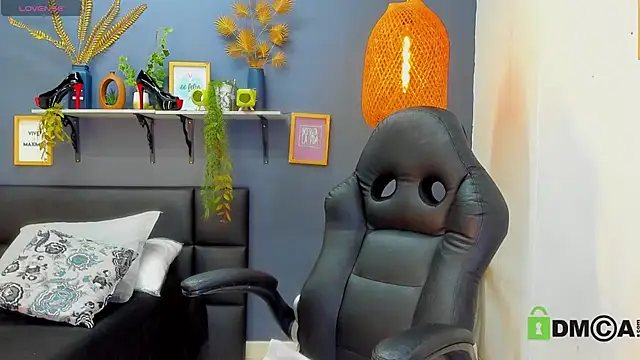 yessila parker online show from April 4, 9:19 am