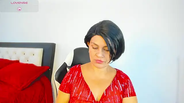 CarolinneFiotti online show from January 8, 4:55 pm