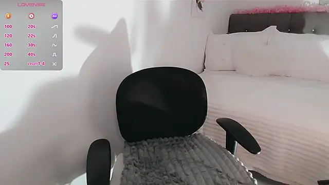 Snapshot of luna_lgomez_ chatting on September 13, 1:41 pm luna lgomez  online show from September 13, 1:41 pm