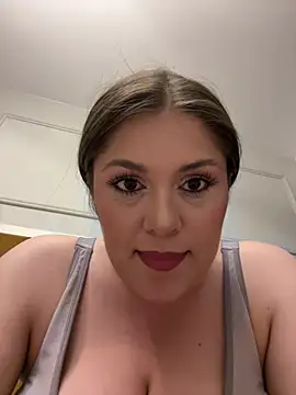 Layla- online show from May 28, 8:07 pm