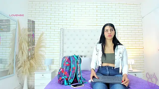 Emilly wilson  online show from December 17, 11:58 am