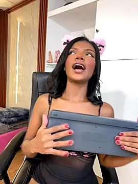 PinkyMoon online show from November 11, 2:25 pm