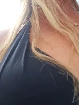 Melody73 online show from October 18, 3:15 pm