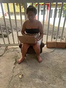 lunaxxx IAN11 online show from April 1, 9:45 pm