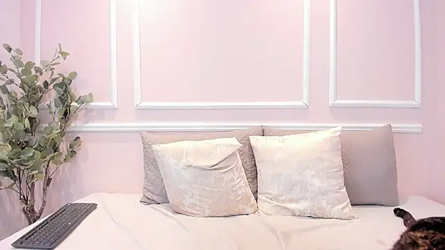 Lucy Canel online show from February 15, 6:07 pm