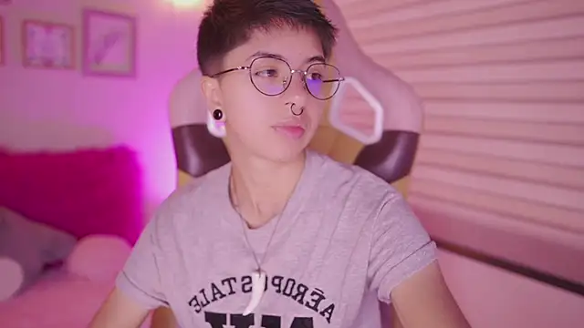 tommy blue online show from April 6, 12:39 pm