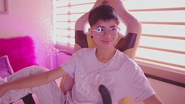 tommy blue online show from April 14, 1:00 pm