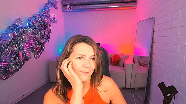 NicoleHitman online show from October 15, 1:57 pm