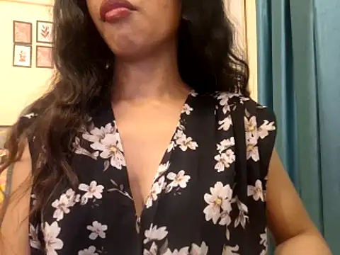 Queen Ayeshaa online show from November 3, 7:18 pm