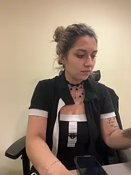 Isabella Varella online show from March 2, 12:23 pm