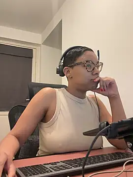 Melia Rayne online show from March 10, 10:30 am