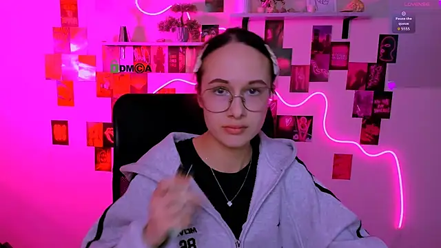 mona cloud online show from April 25, 7:11 pm