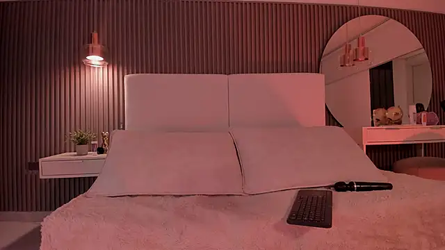 Zoewhitte online show from January 14, 4:39 am