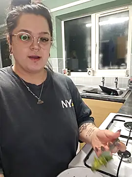 Saucy-Serenity online show from February 28, 9:25 pm