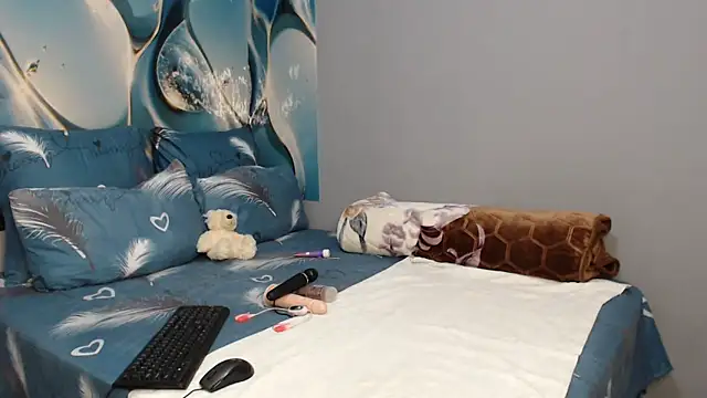 MystiqueTeee online show from October 17, 6:55 pm